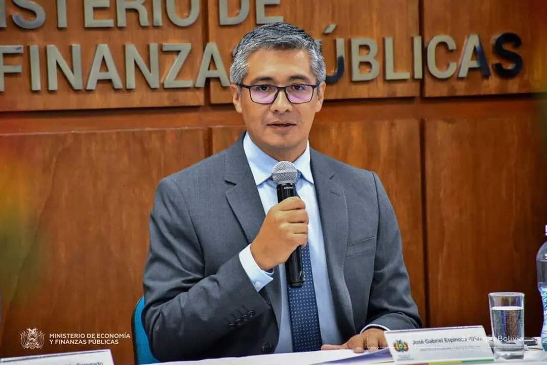 Espinoza destac&oacute; que la devoluci&oacute;n de estos recursos es resultado de una combinaci&oacute;n entre ajustes en la pol&iacute;tica econ&oacute;mica