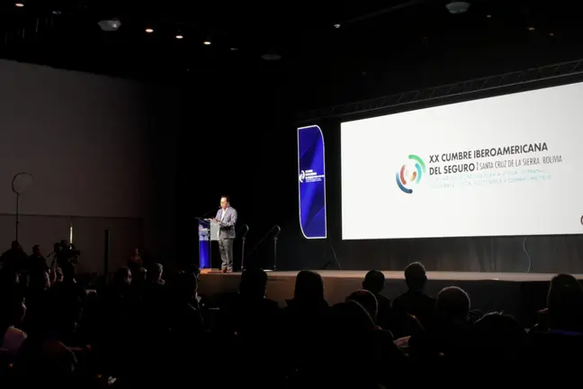 Palabras de inauguraci&oacute;n Sergio Suxo director de la XX Cumbre Iberoamericana de Seguros Bolivia. (Foto: Economy)