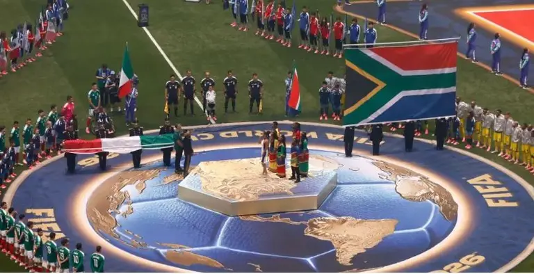 La cantante y compositora sudafricana Tyla interpreta el himno nacional de Sud&aacute;frica antes del partido de f&uacute;tbol del Grupo A. Foto: AFP