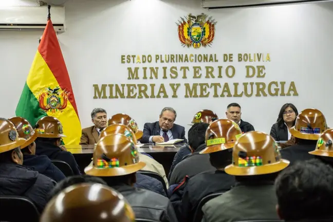 Imagen referencial de una pasada reuni&oacute;n en el Ministerio de Miner&iacute;a. Foto: MMyM