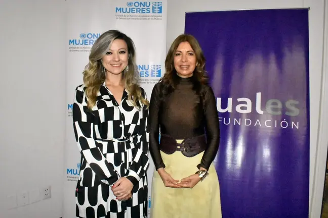 Andrea Llerena, representante de ONU Mujeres en Bolivia junto a Patricia Hurtado, presidenta de Fundaci&oacute;n IGUALES. (Foto: Economy)