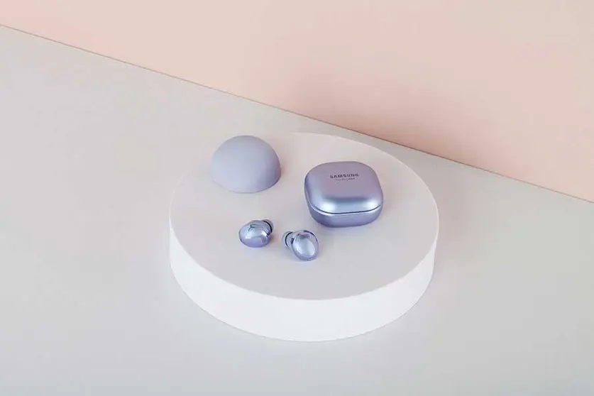 21_galaxybudspro_lifestyle_violet_201230072617