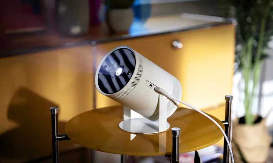 SAMSUNG-THE-FREESTYLE-1
