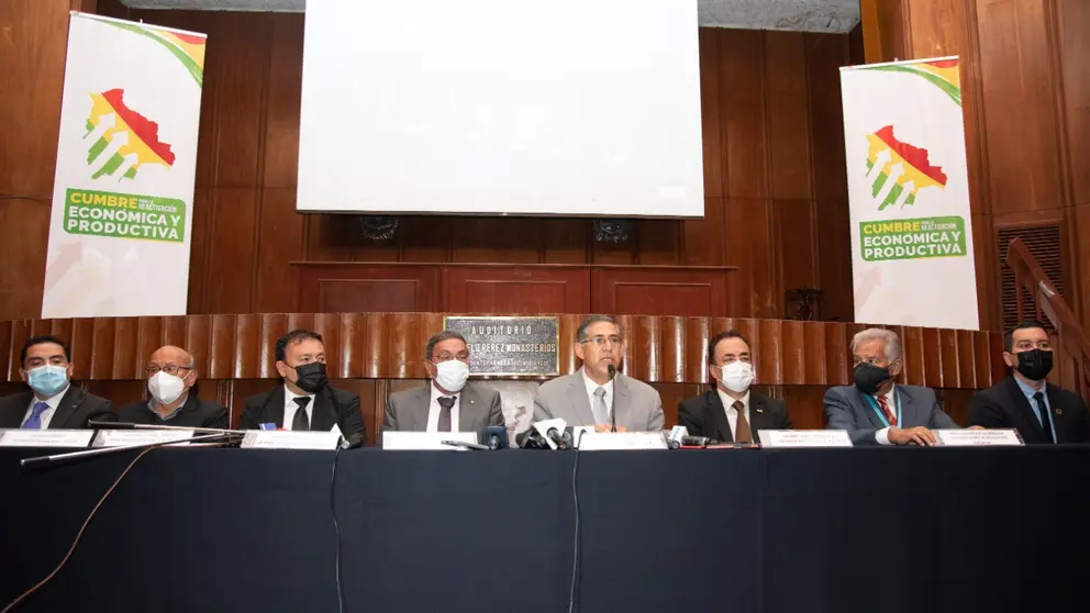 Los l&iacute;deres del sector empresarial al momento de convocar a la Cumbre Econ&oacute;mica