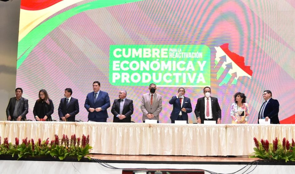 Los representantes de los sectores empresariales durante la presentación de las conclusiones de la Cumbre