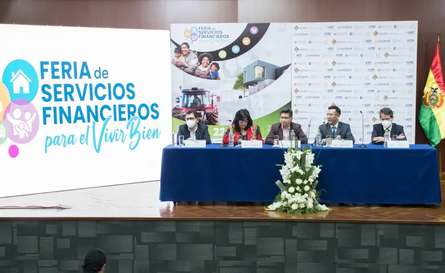 Las autoridades del sistema financiero durante el lanzamiento de la Feria de Servicios Financieros 2022