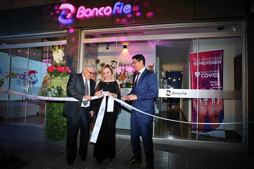 La Presidenta del Banco FIE y el Gerente regional inauguraron el edificio de la entidad en Tarija