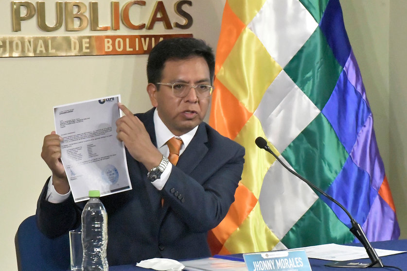 El Viceministro Morales muestra carta de convocatoria a la reunión con la CEPB