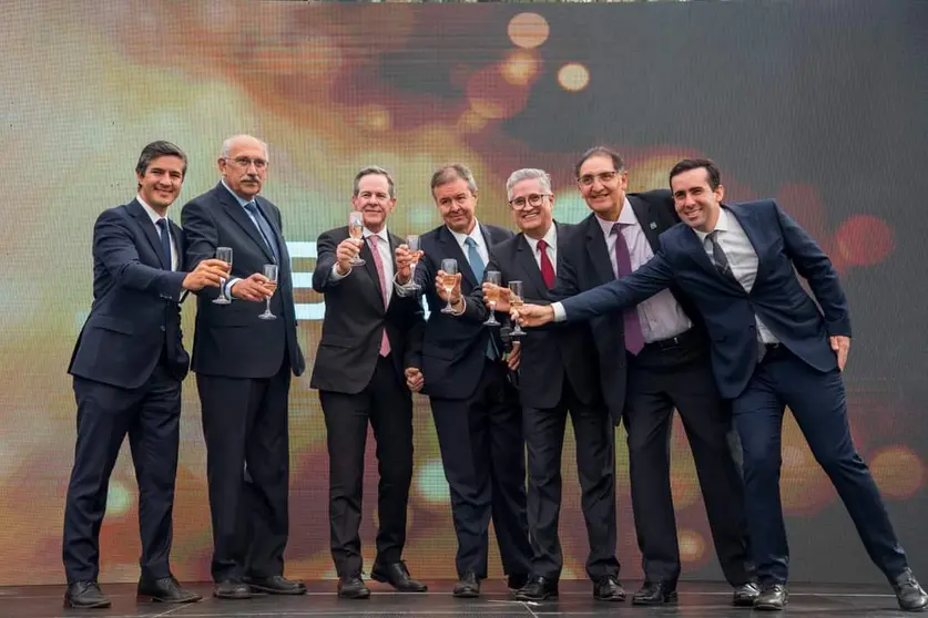 Los principales ejecutivos del BNB al momento de brindar por el sesquicentenario de la entidad. Foto BNB