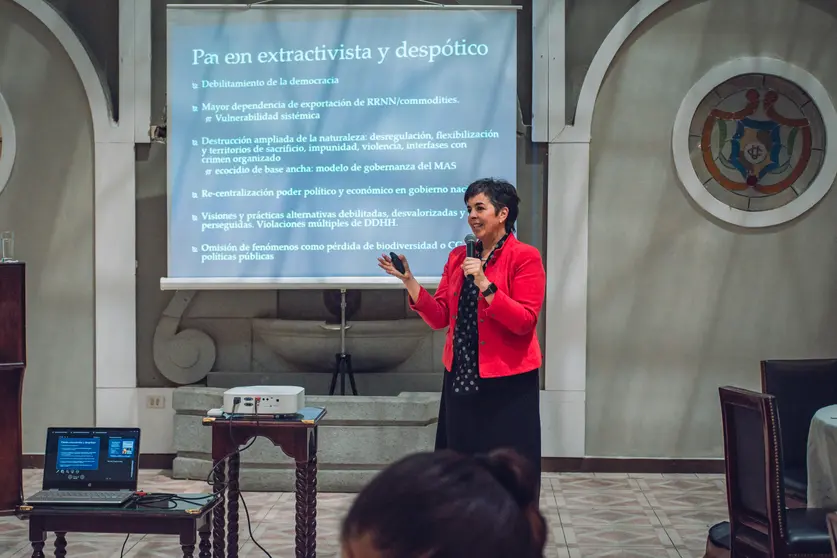 Charla Cecilia Requena - C&iacute;rculo de la Uni&oacute;n 19.10 (6)