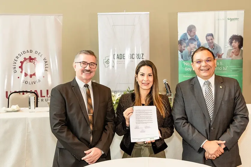 Firma del Dec&aacute;logo del uso eficiente de la energ&iacute;a 3