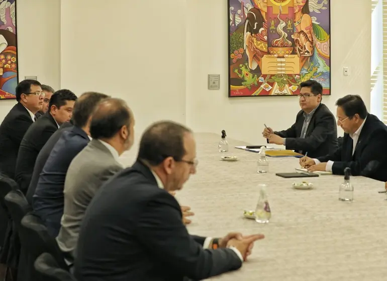 Las autoridades y la CEPB se reunieron en la Casa Grande del Pueblo