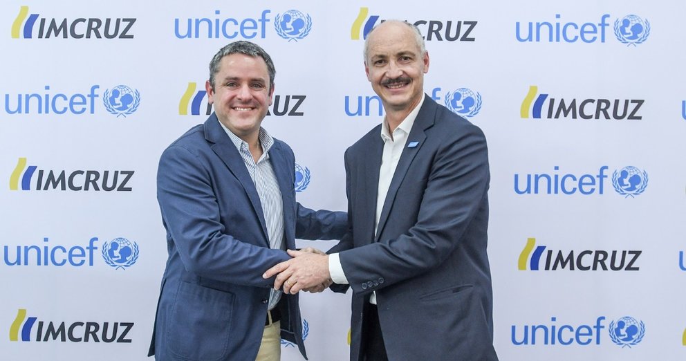 0. Pablo Klocker, gerente general de Imcruz firma alianza con Rafael Ramirez, representante de Unicef en Bolivia (1)