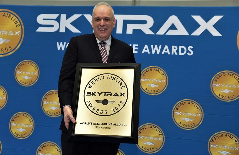 Theo Panagiotoulias receiving Skytrax Award