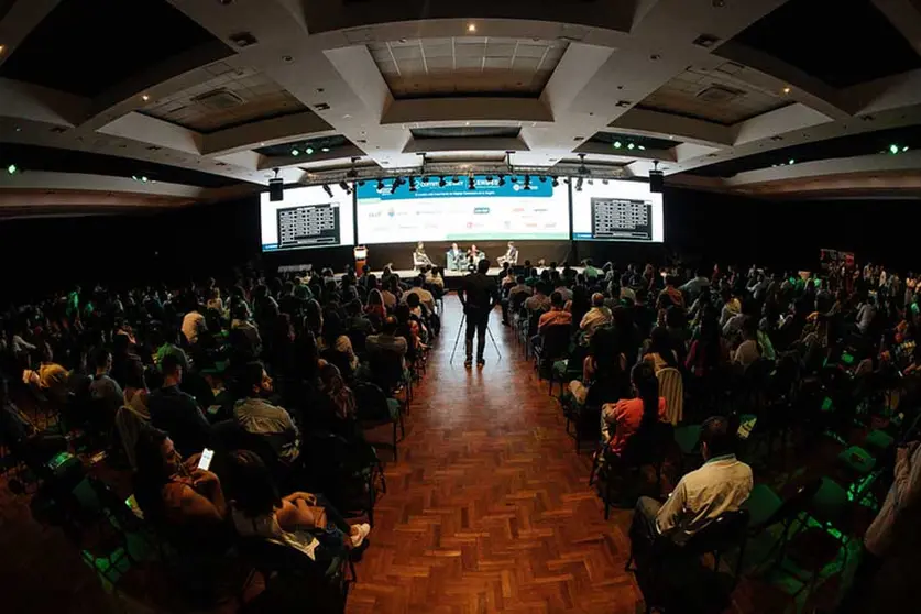 ECOMMERCE-DAY-01