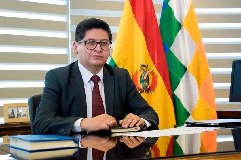 MINISTRO-DE-ECONOMIA-01