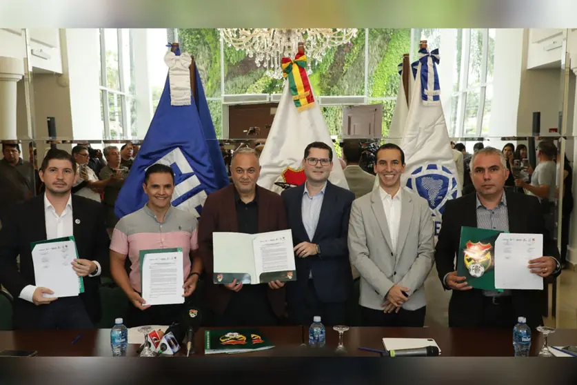 La firma del acuerdo se realiz&oacute; el lunes 17 de marzo en el Sal&oacute;n de Convenciones de Fexpocruz.