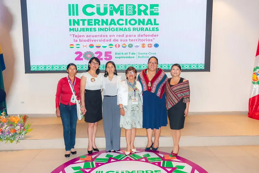 MUJERES-01