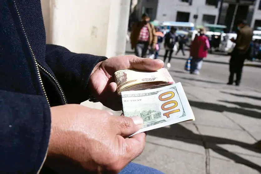 dOLARES