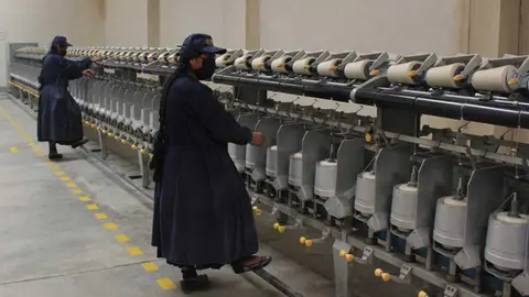 TRABAJADORAS-DE-TEXTILES