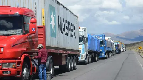 CAMIONES-VARADOS-EN-FRONTERA-CHILE