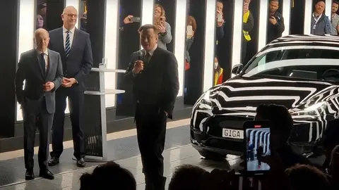 TESLA-BERLIN-1