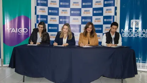 Fabiola Hinojosa, Mirian Villarreal, Sissy Ar&eacute;valo y Rodrigo Siles