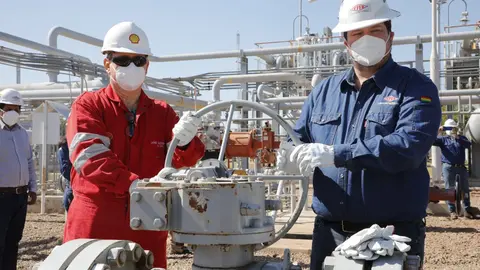 Representantes de YPFB y Shell