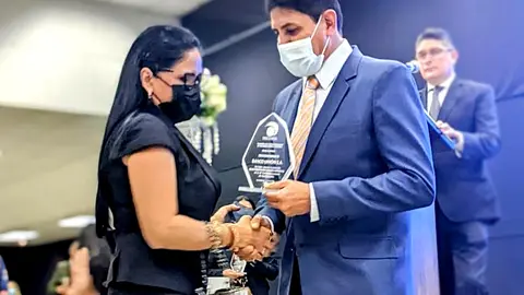 Violeta Sanabria del Banco Uni&oacute;n recibe la importante distinci&oacute;n