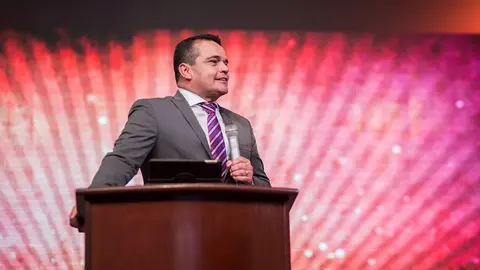 Ap&oacute;stol Moises Rosales