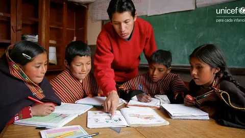 Ni&ntilde;ez benefiaciada - Unicef