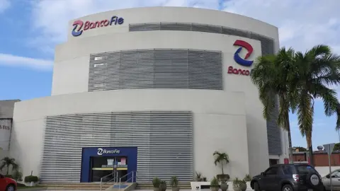 Banco-FIE-Santa-Cruz