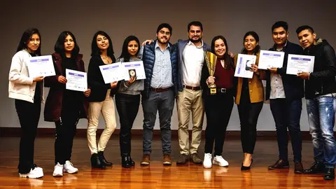 Luego de cuatro meses de capacitaci&oacute;n, el grupo de ocho j&oacute;venes que pas&oacute; distintas instancias y filtros, recibi&oacute; los premios
