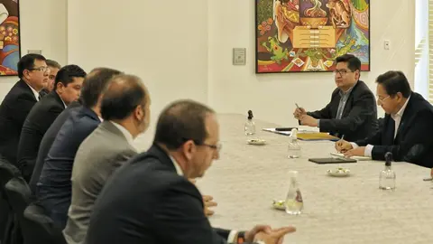 Las autoridades y la CEPB se reunieron en la Casa Grande del Pueblo