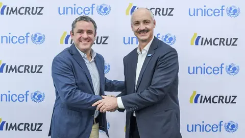 0. Pablo Klocker, gerente general de Imcruz firma alianza con Rafael Ramirez, representante de Unicef en Bolivia (1)