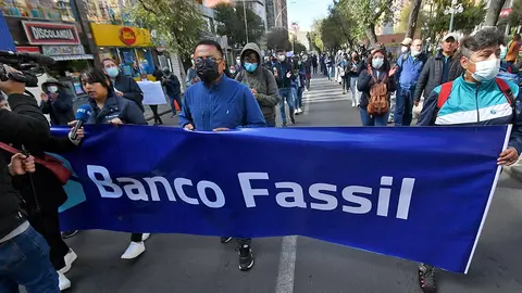 trabajadores-del-Banco-Fassil-protestan
