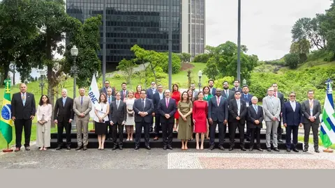 foto-familia-directorio-caf-brasil-baja