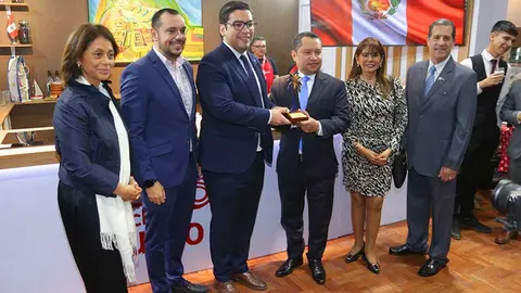 PERU-STAND-01