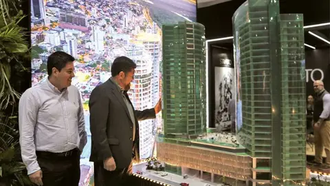 Edificaci&oacute;n. Green Tower Santa Cruz cuenta con dos torres, cada una de 30 pisos. Demand&oacute; una inversi&oacute;n de $us 100 millones