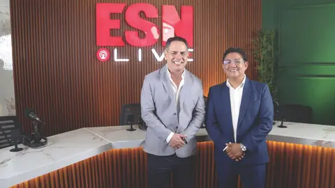 Fernando Ch&aacute;vez y Efra&iacute;n Varela, directores de Economy, en el lanzamiento de ESN