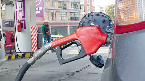 El Decreto Supremo permite mantener los precios actuales de los carburantes comercializados por Yacimientos Petrol&iacute;feros Fiscales Bolivianos (YPFB).