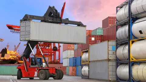 Conteiners para exportaci&oacute;n e importaci&oacute;n de mercanc&iacute;as. Foto: Redes sociales.
