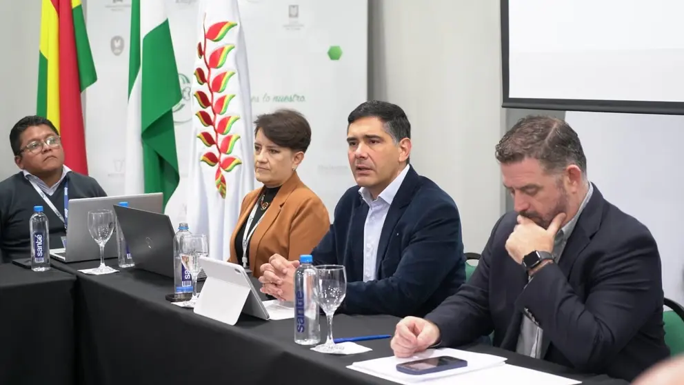 Reuni&oacute;n sostenida entre el Gobierno nacional, la CAO y el BDP en Santa Cruz. Fotos: Ministerio de Desarrollo Productivo, Rural y Agua.