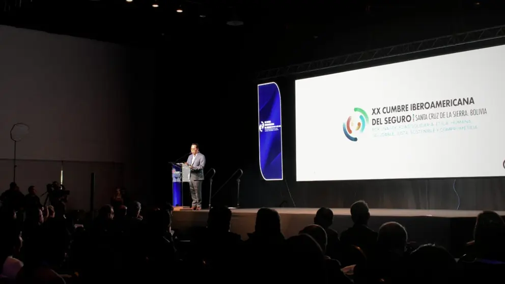 Palabras de inauguraci&oacute;n Sergio Suxo director de la XX Cumbre Iberoamericana de Seguros Bolivia. (Foto: Economy)