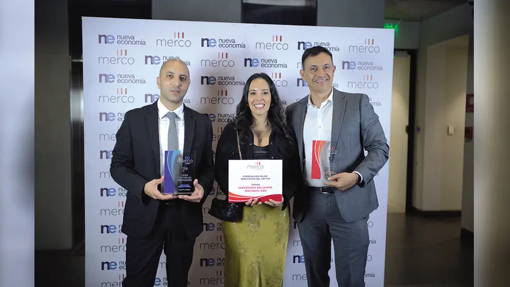 Reconocimiento. Los principales ejecutivos en el acto de premiaci&oacute;n MERCO 2025-2026