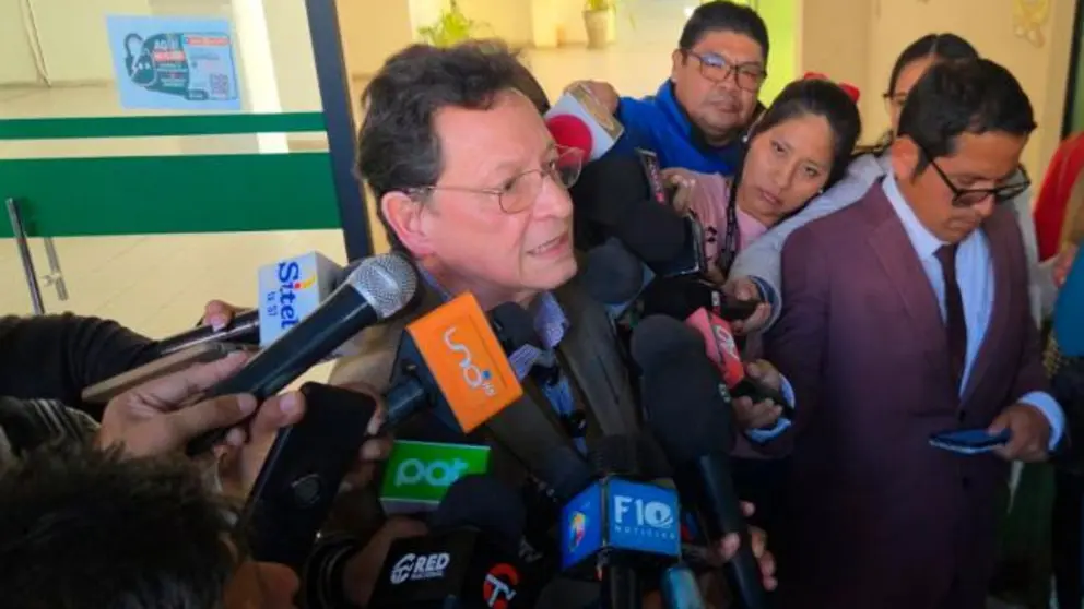 El gerente de la CAB se reuni&oacute; con autoridades policiales. Foto: cortes&iacute;a.