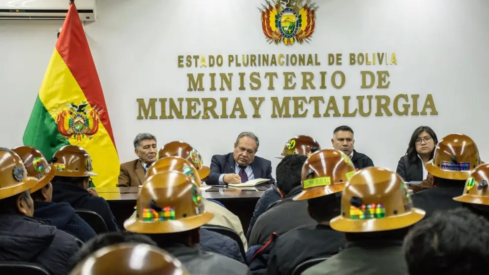 Imagen referencial de una pasada reuni&oacute;n en el Ministerio de Miner&iacute;a. Foto: MMyM