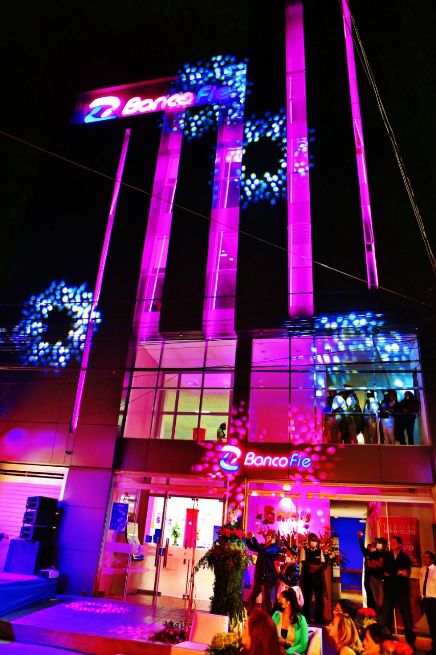El moderno edificio de Baco FIE situado en la avenida La Paz