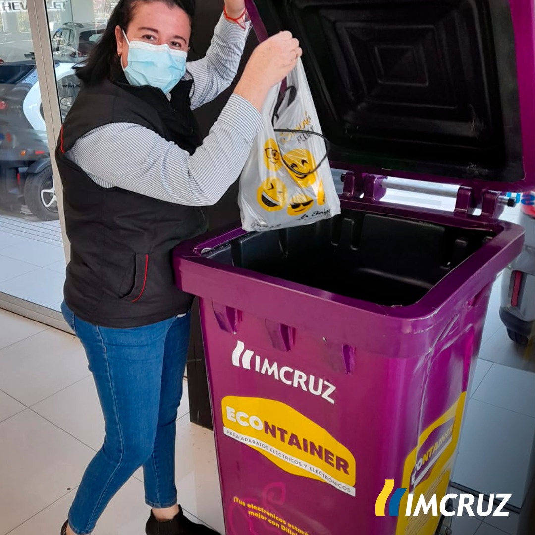 Colaboradores de Imcruz están comprometidos con el reciclaje y la reutilización de los productos