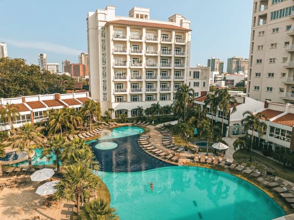 Sunset Tower Sunset Tower. La nueva torre del hotel tiene 33 habitaciones y una suite presidencial